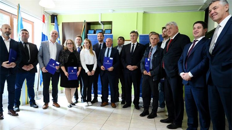 Ugovori vrijedni 4,3 milijuna eura gradovima i općinama Gorskog kotara